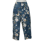 Pantalón Siempreviva estampado floral con bolsillos de parche y tiro alto
