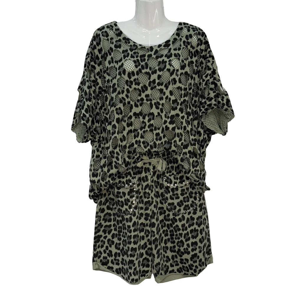 Camiseta Lacandona oversize mangas murciélago animal print círculos calados