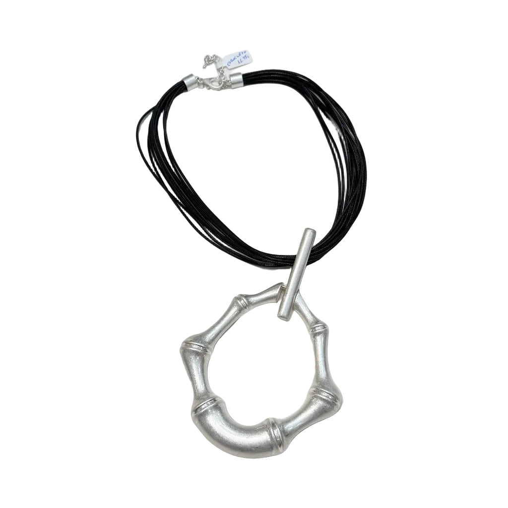 Collar esqueleto
