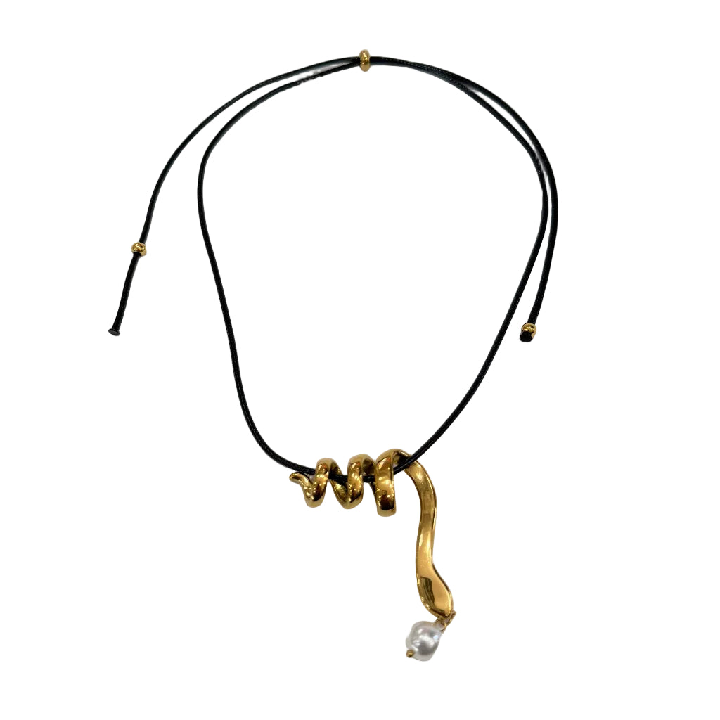 Collar Tornado Serpiente Dorada con Perla Barroca y Cordón Negro