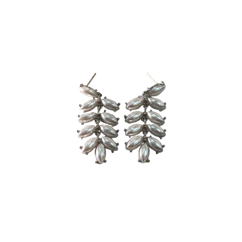 Pendientes Colgantes Hoja de Perlas Ovaladas en Espiga con Montura Plateada hoja imperial