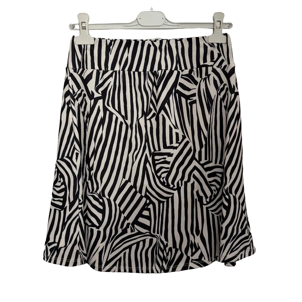 Falda corta caridad-C