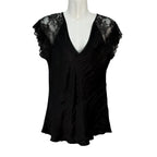Camiseta Lencera Thalia de Raso con Encaje y Escote en Pico
