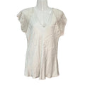 Camiseta Lencera Thalia de Raso con Encaje y Escote en Pico