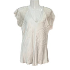 Camiseta Lencera Thalia de Raso con Encaje y Escote en Pico