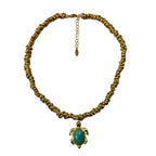 Collar Selene – Gargantilla Trenzada Dorada con Colgante Tortuga y Piedra Turquesa