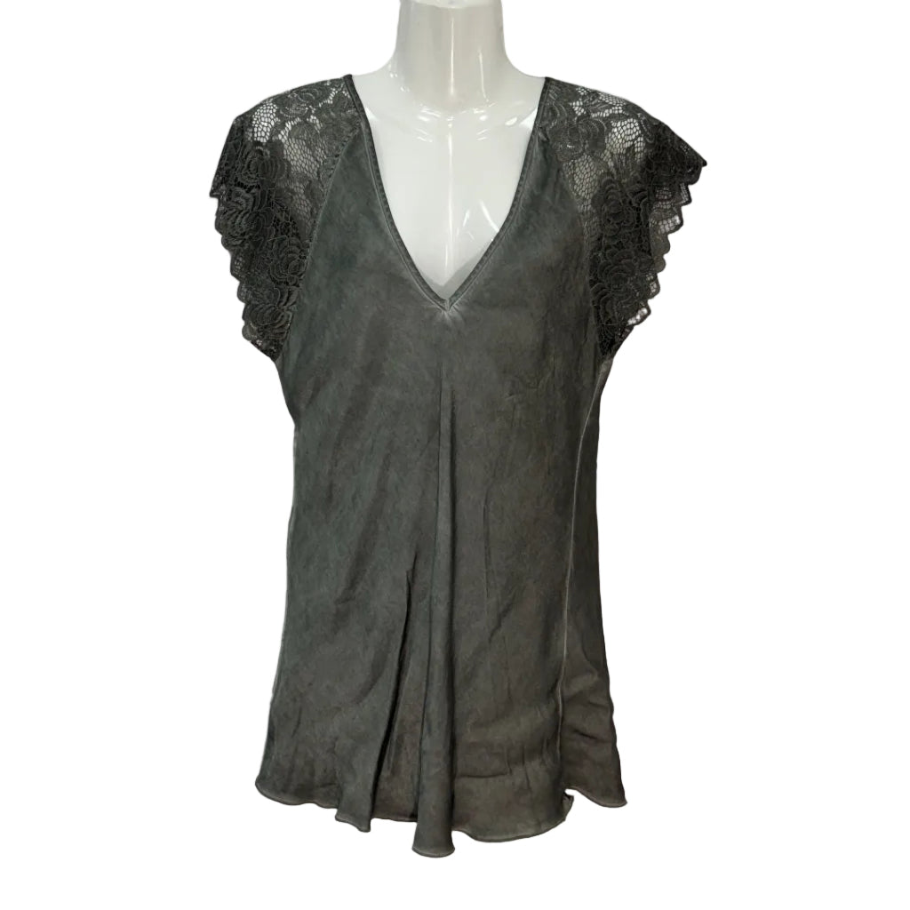 Camiseta Lencera Thalia de Raso con Encaje y Escote en Pico