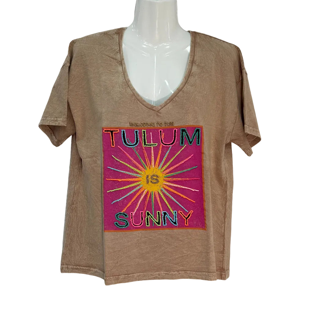 Camiseta Solete de Algodón Lavado con Bordado Tulum Escote en V