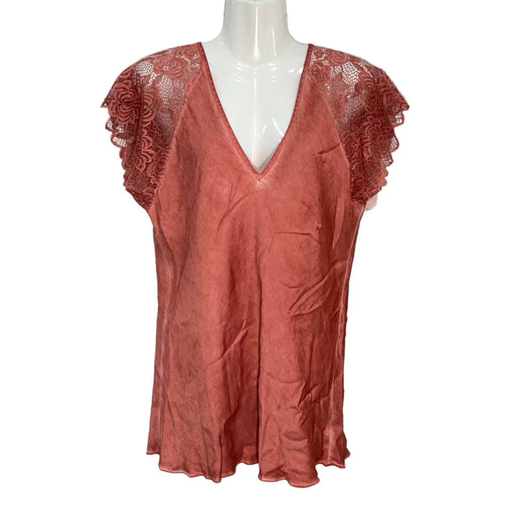 Camiseta Lencera Thalia de Raso con Encaje y Escote en Pico