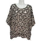 Camiseta Lacandona oversize mangas murciélago animal print círculos calados