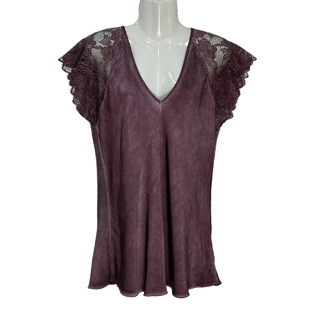 Camiseta Lencera Thalia de Raso con Encaje y Escote en Pico