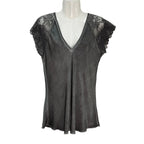 Camiseta Lencera Thalia de Raso con Encaje y Escote en Pico