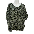 Camiseta Lacandona oversize mangas murciélago animal print círculos calados