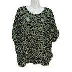 Camiseta Lacandona oversize mangas murciélago animal print círculos calados