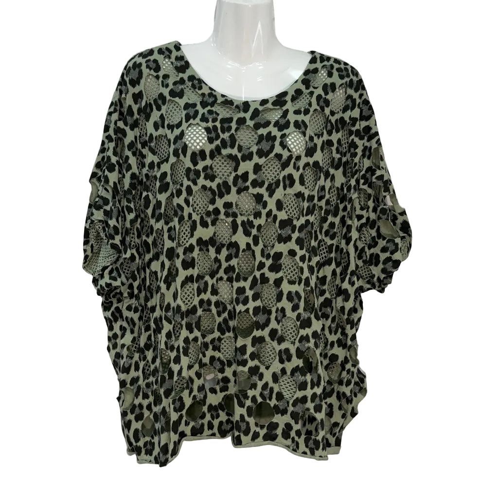 Camiseta Lacandona oversize mangas murciélago animal print círculos calados