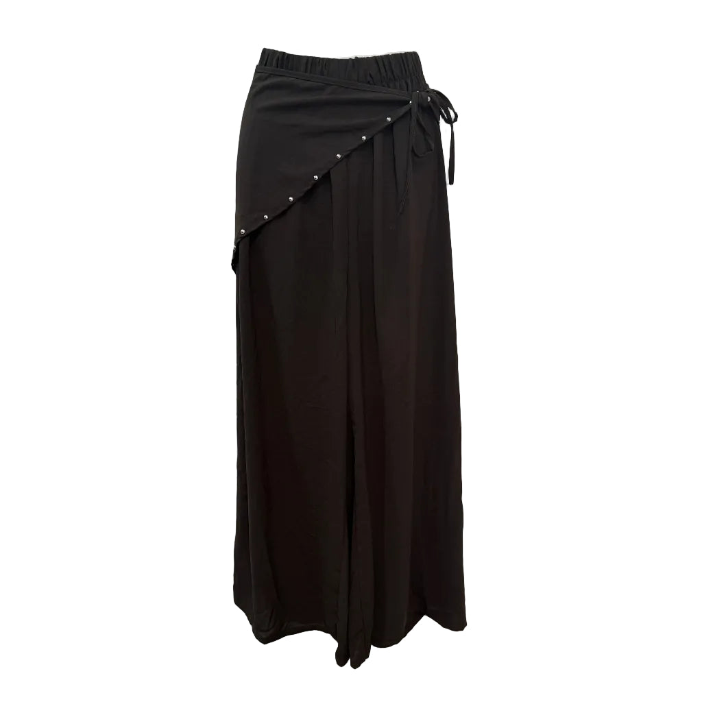 Pantalón Aira de Viscosa Fluida con Capa Cruzada y Tachuelas
