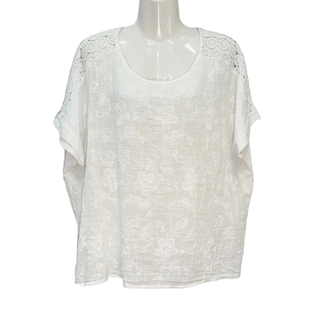 Camiseta marieta encaje floral bordado manga murciélago hombros calados mujer
