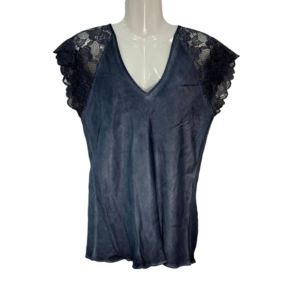 Camiseta Lencera Thalia de Raso con Encaje y Escote en Pico