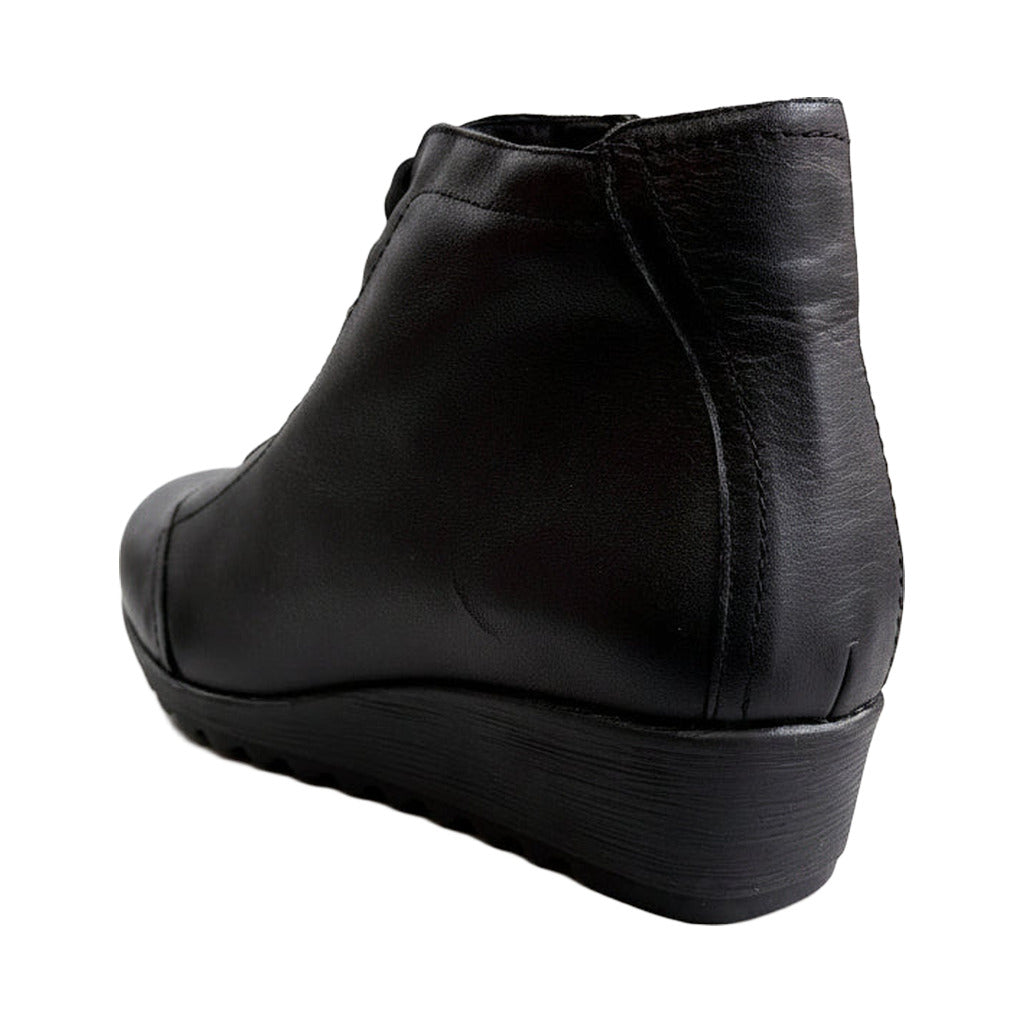 Botin señora piel sobre fondo blanco, vista lateral para mujer Angara Moda
