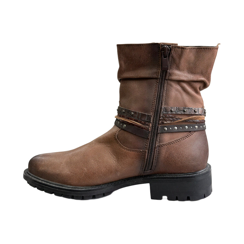 Botin campero cuero sobre fondo blanco para mujer Angara Moda