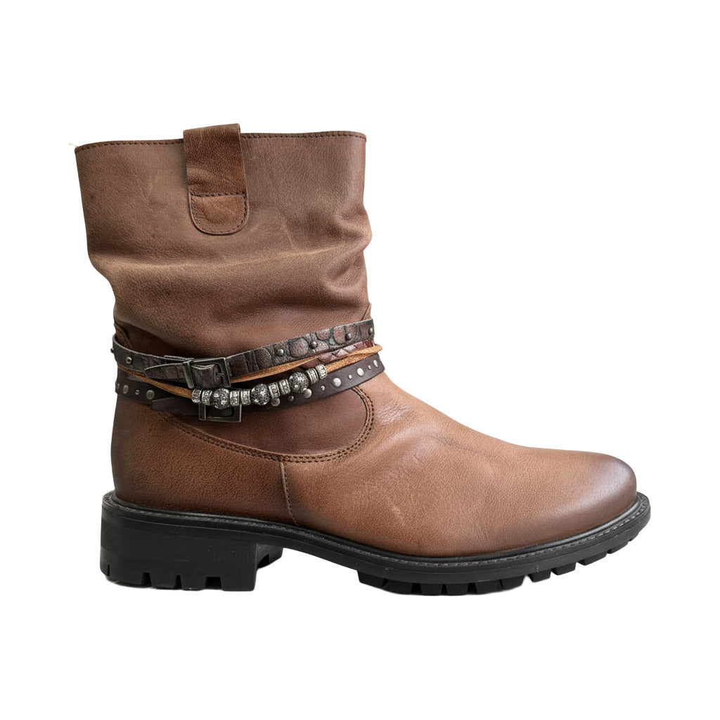 Botin campero cuero en color único sobre fondo blanco para mujer Angara Moda