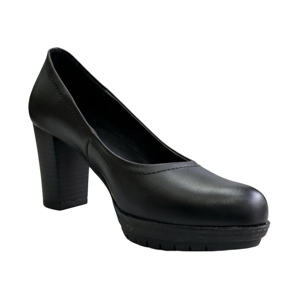 Zapato tacon salon sobre fondo blanco, vista trasera para mujer Angara Moda
