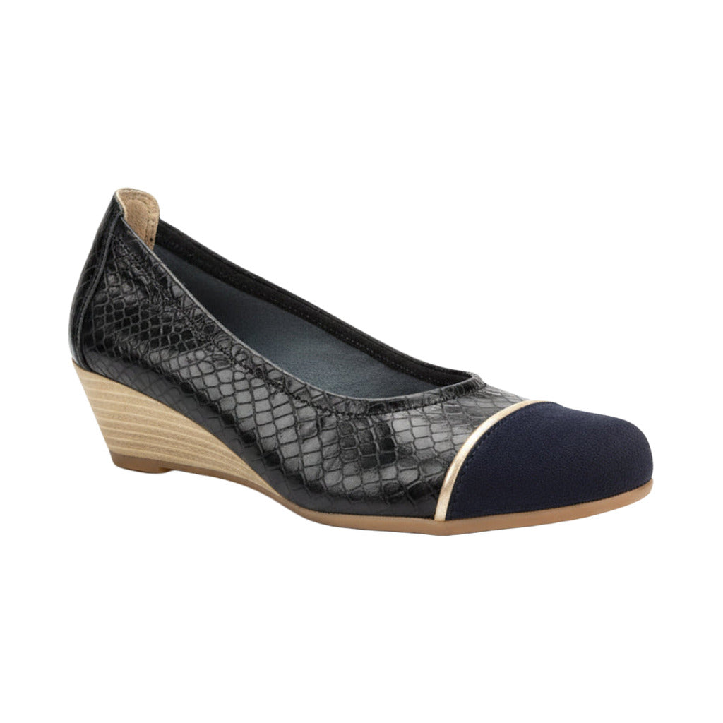 Zapato cuña señora piel sobre fondo blanco, vista trasera para mujer Angara Moda