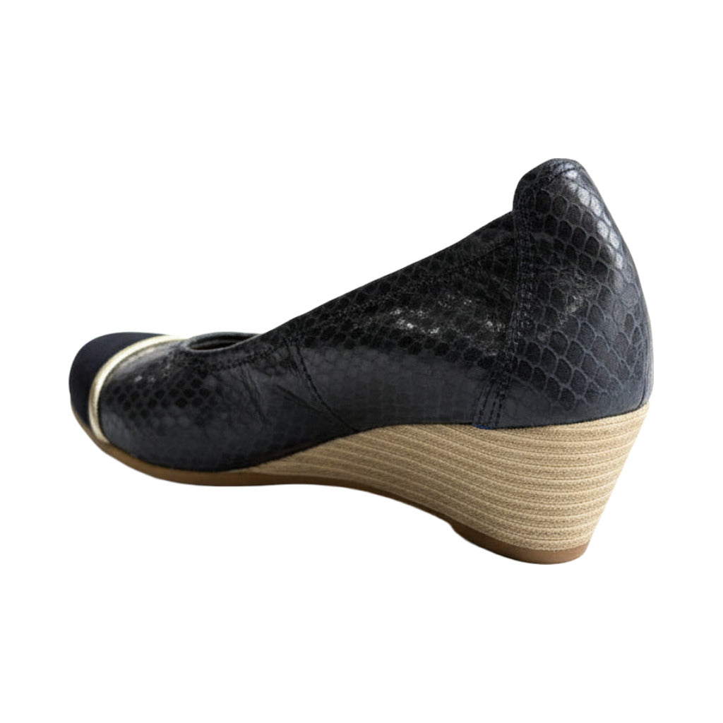 Zapato cuña señora piel sobre fondo blanco, vista lateral para mujer Angara Moda