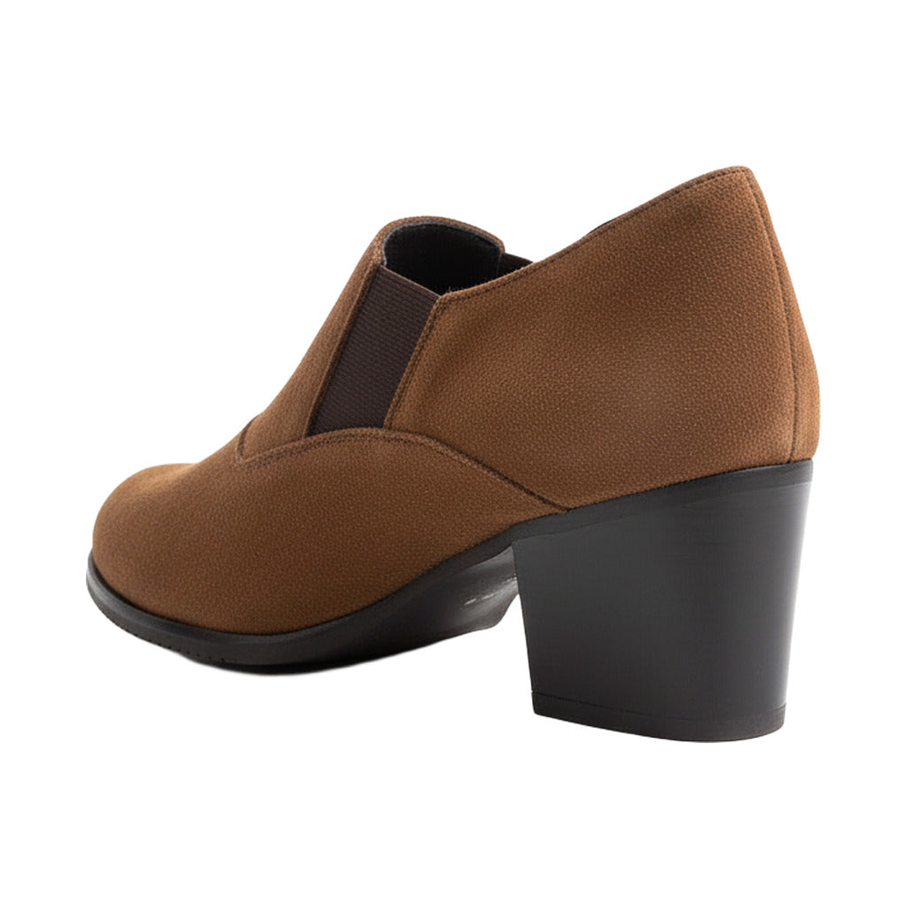 Zapato tacon señora serraje sobre fondo blanco, vista lateral para mujer Angara Moda