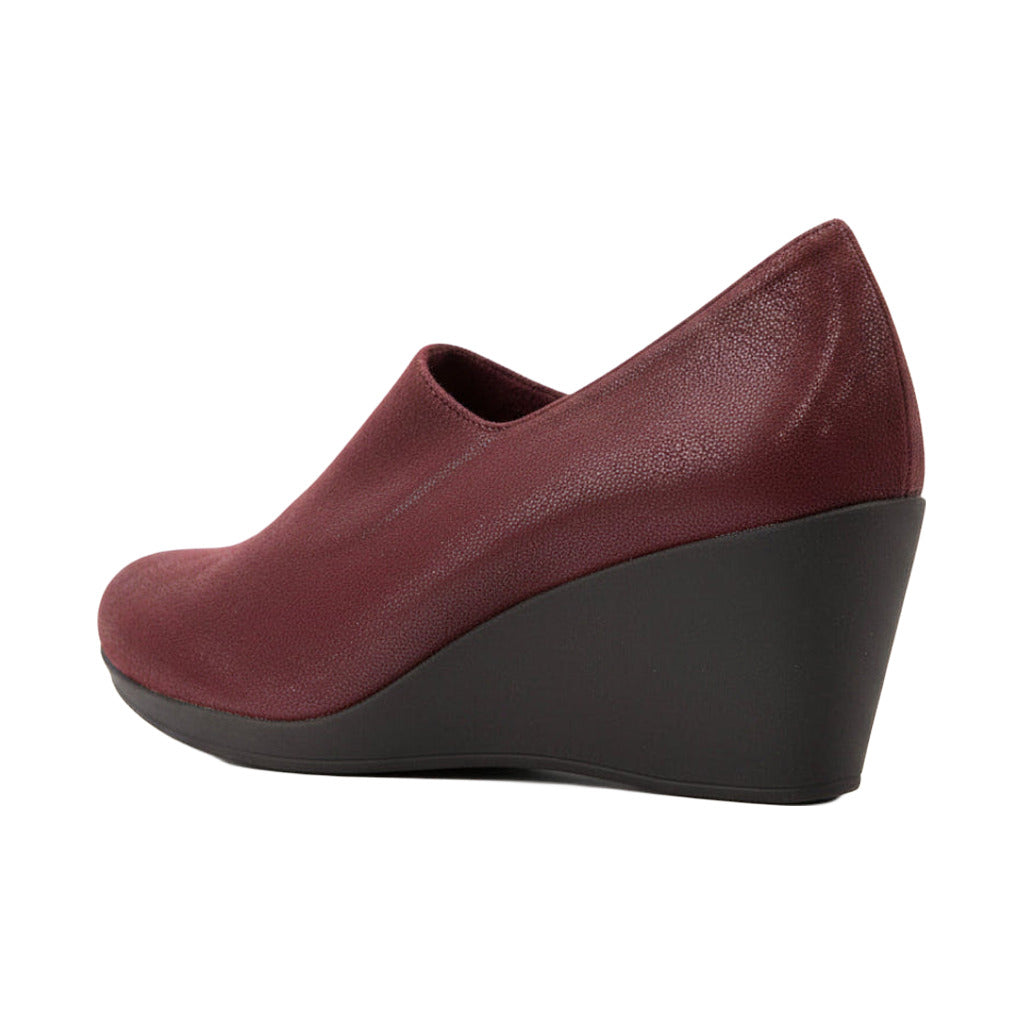 Zapato cuña elastico sobre fondo blanco, vista lateral para mujer Angara Moda