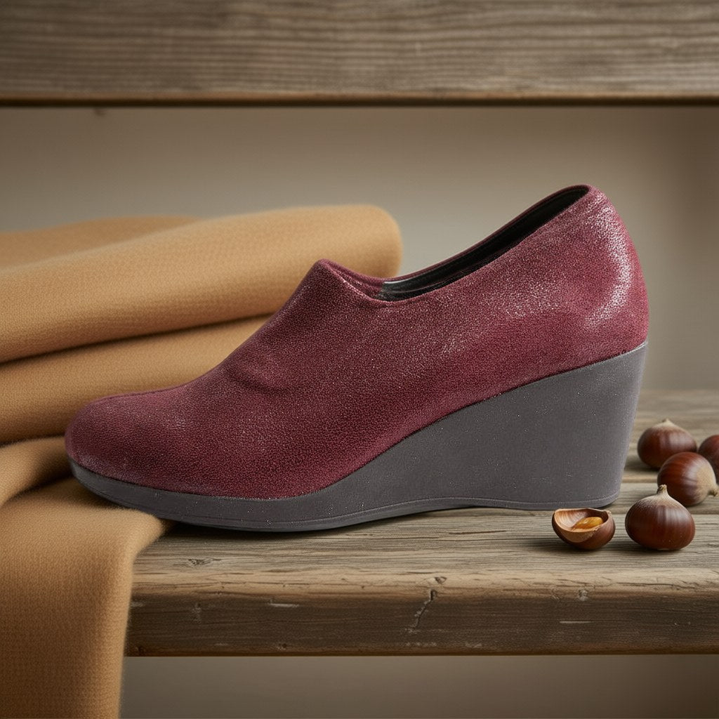 Zapato cuña elastico sobre una superficie para mujer Angara Moda