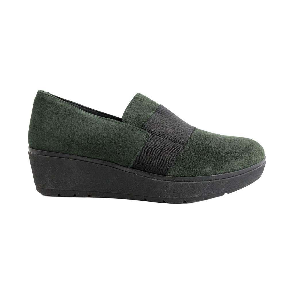 Zapato cuña plataforma en color Verde caza sobre fondo blanco para mujer Angara Moda