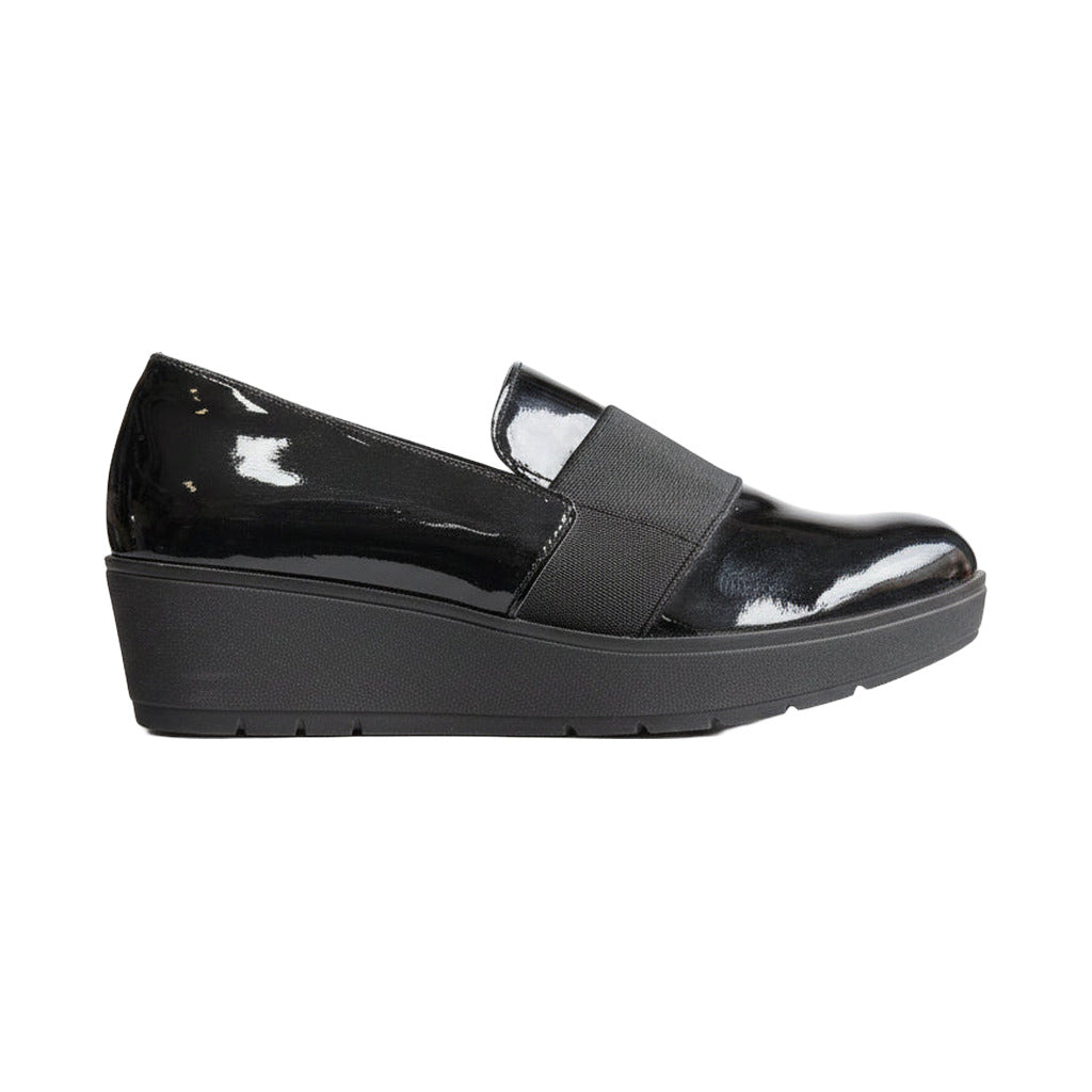 Zapato cuña plataforma en color Negro sobre fondo blanco para mujer Angara Moda
