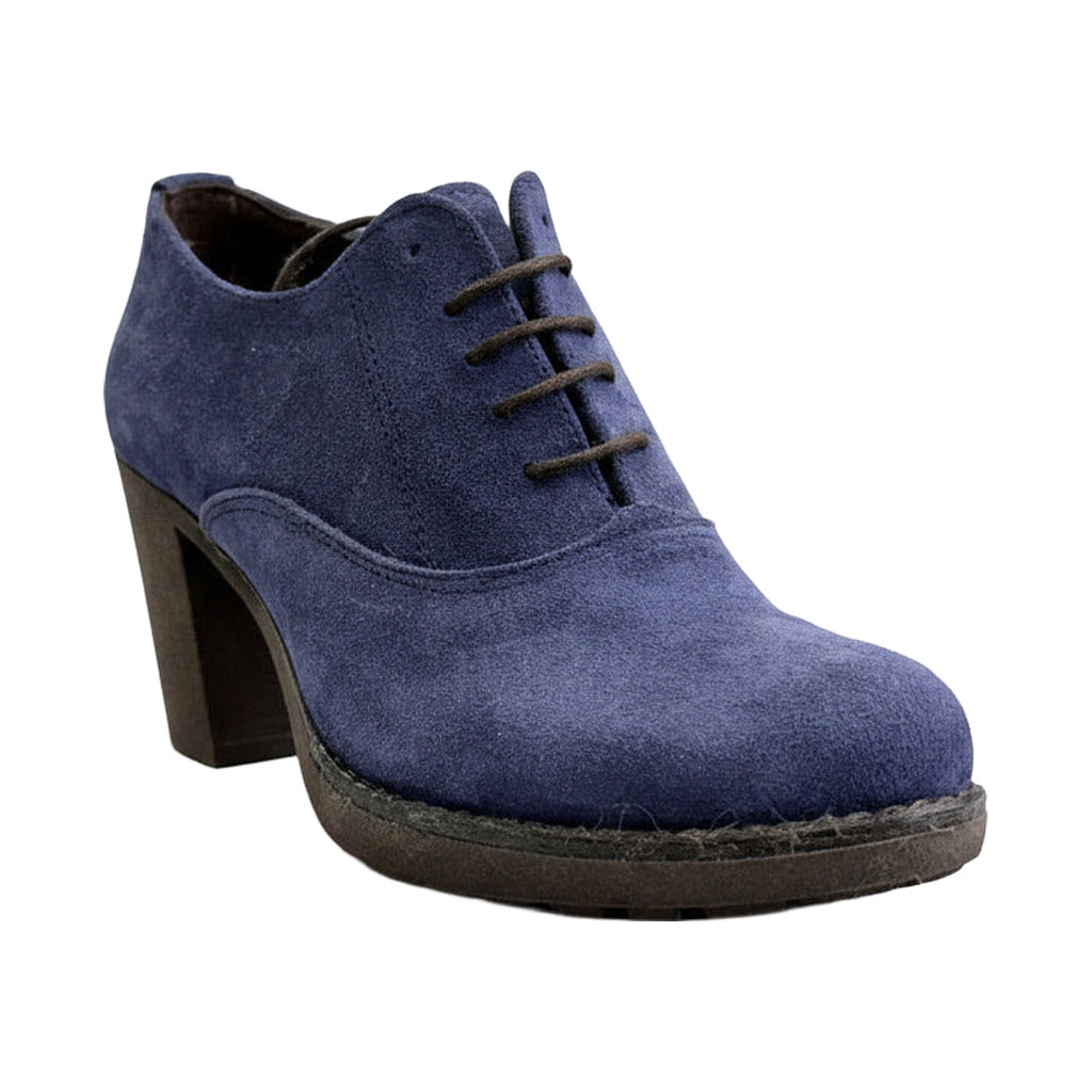 Zapato vestir tacon sobre fondo blanco, vista trasera para mujer Angara Moda