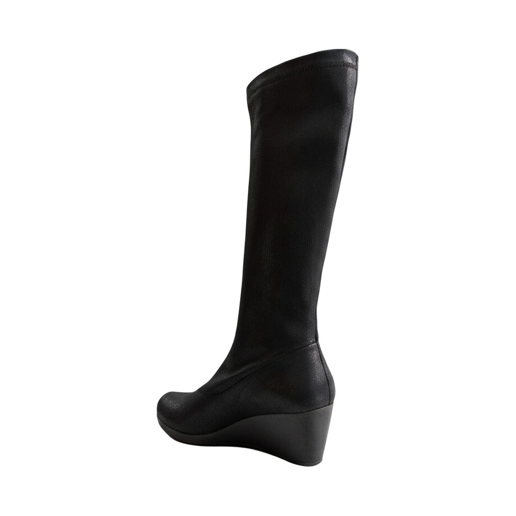 Bota calcetín con cuña sobre fondo blanco, vista lateral para mujer Angara Moda