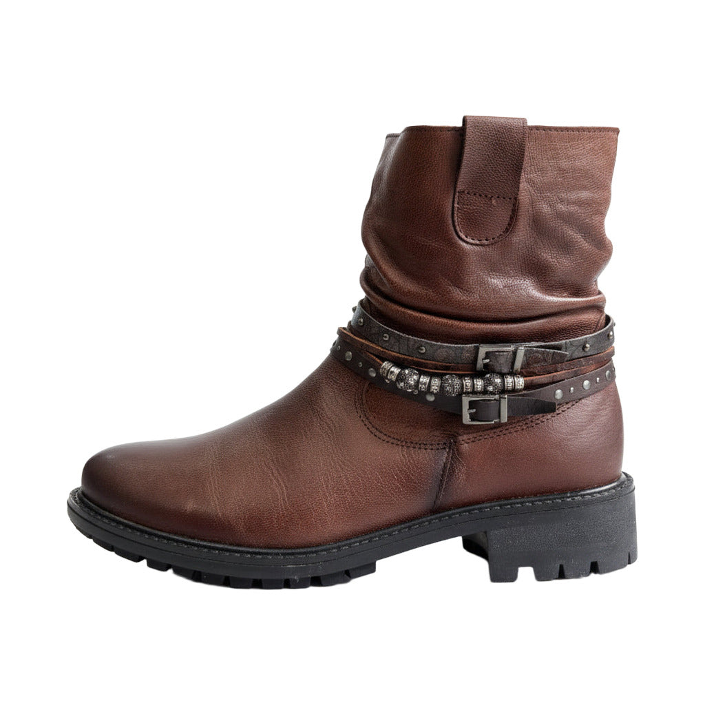 Botin motero sobre fondo blanco para mujer Angara Moda