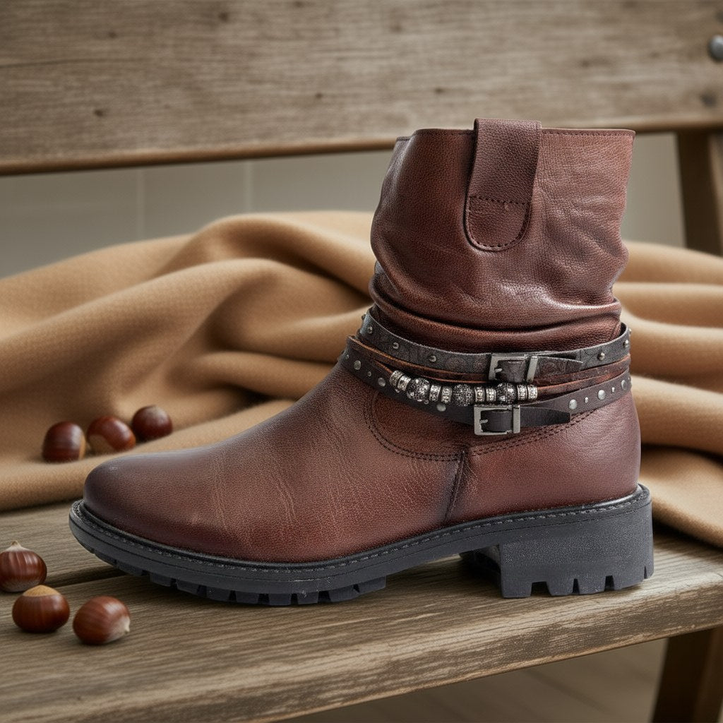 Botin motero sobre una superficie para mujer Angara Moda
