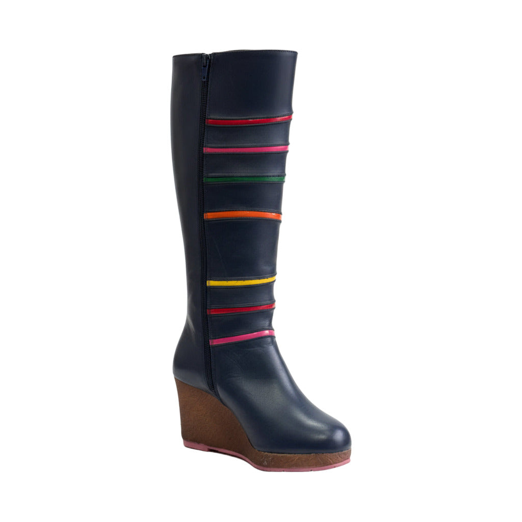 Bota Agata ruiz de la prada sobre fondo blanco, vista trasera para mujer Angara Moda