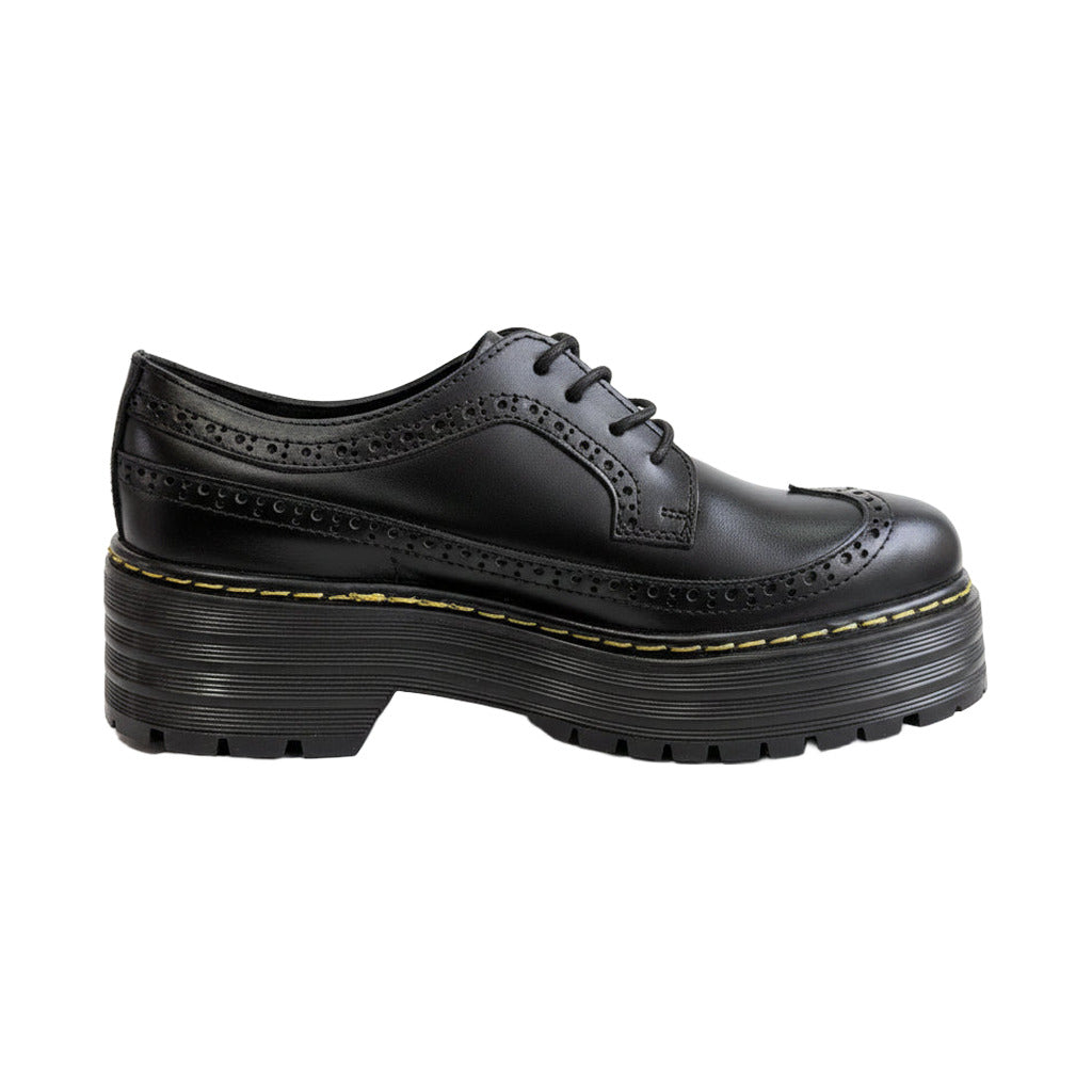 Zapato castellano plataforma en color único sobre fondo blanco para mujer Angara Moda
