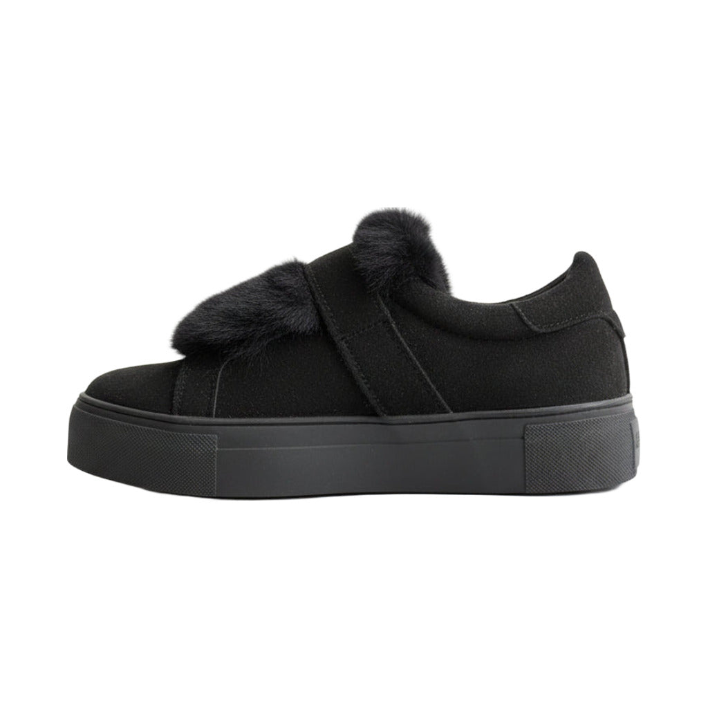 Deportivas con pelo sobre fondo blanco para mujer Angara Moda