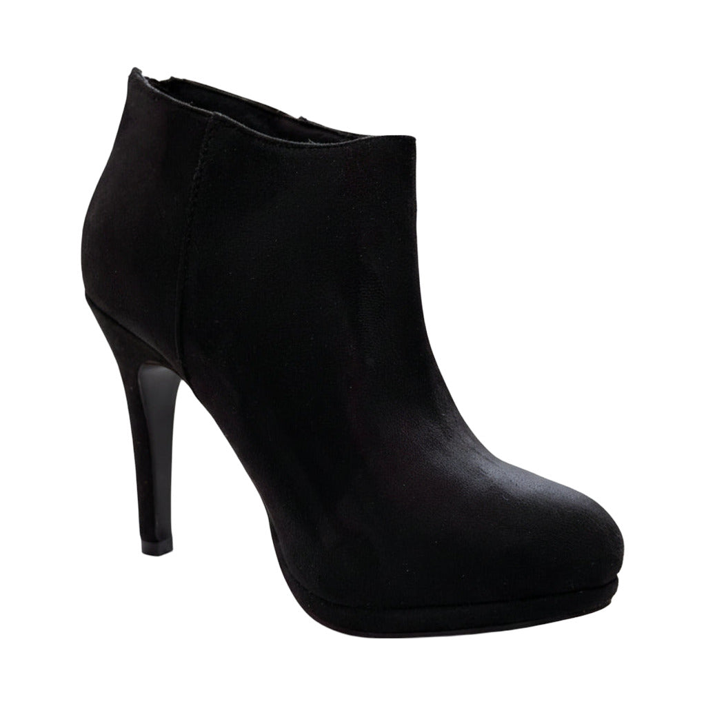 Botin tacon crazy sobre fondo blanco, vista trasera para mujer Angara Moda