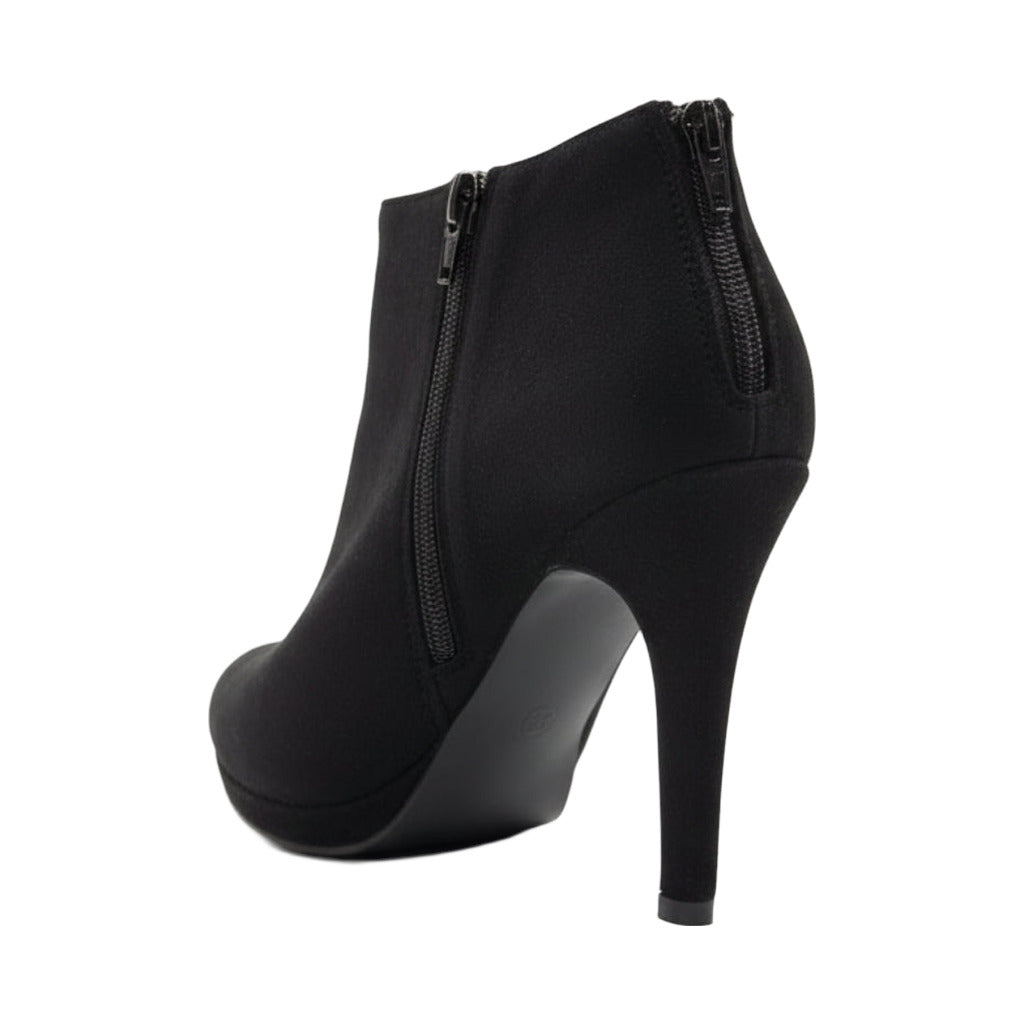 Botin tacon crazy sobre fondo blanco, vista lateral para mujer Angara Moda