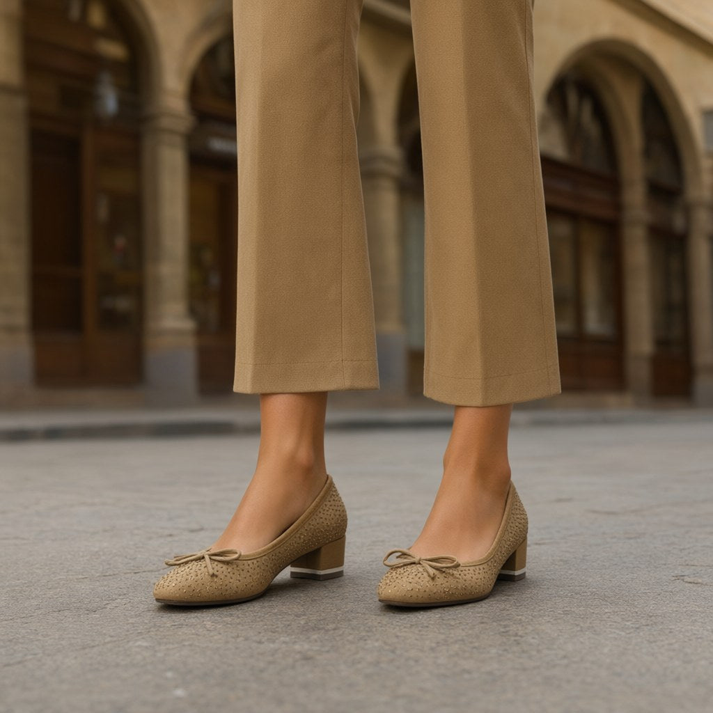 Manoletinas brillo tacon bajo con una modelo para mujer Angara Moda