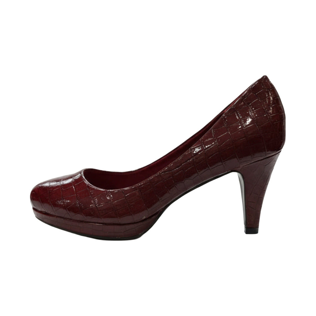 Zapato tacon charol sobre fondo blanco para mujer Angara Moda