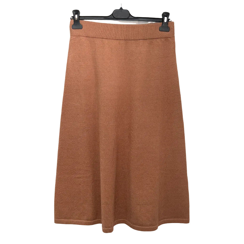 Falda midi piluca sobre fondo blanco para mujer Angara Moda