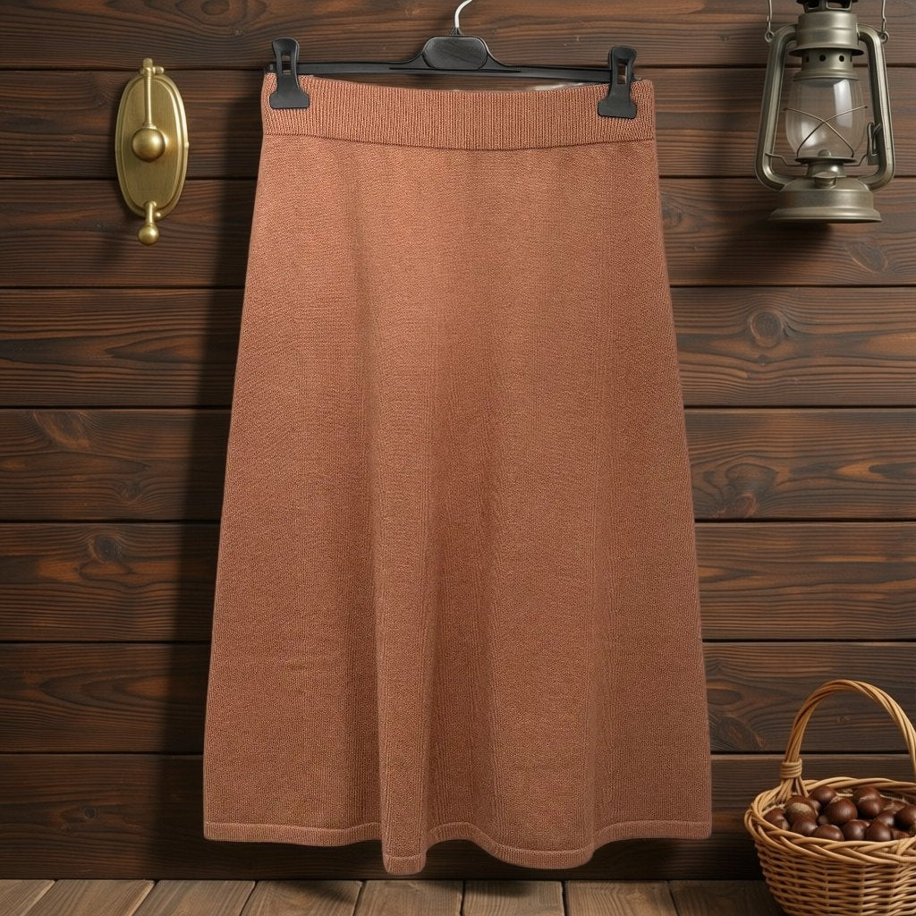 Falda midi piluca colgada en un ambiente para mujer Angara Moda