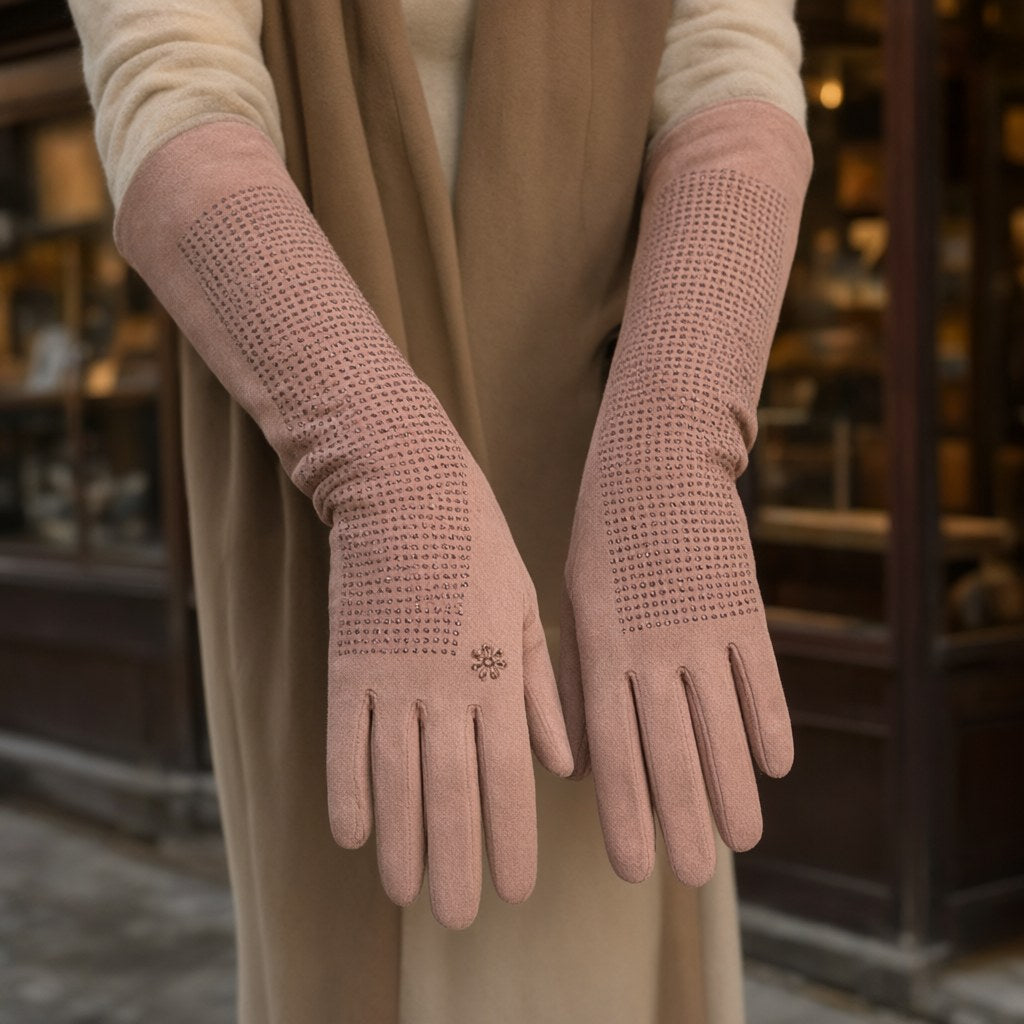 Guantes Temi con una modelo para mujer Angara Moda