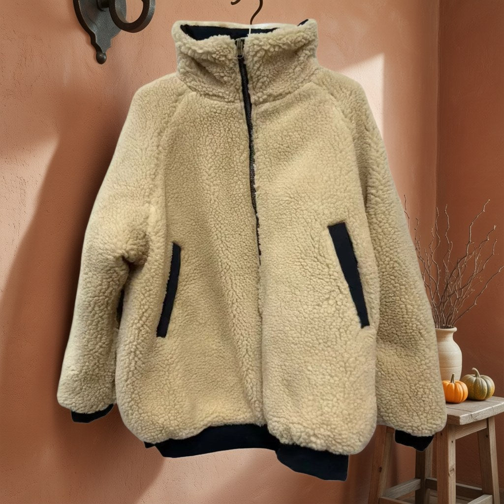 Abrigo Laurence colgada en un ambiente para mujer Angara Moda