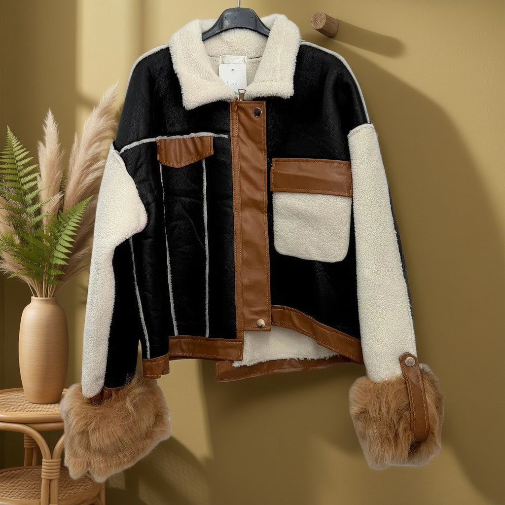 Abrigo Line colgada en un ambiente para mujer Angara Moda