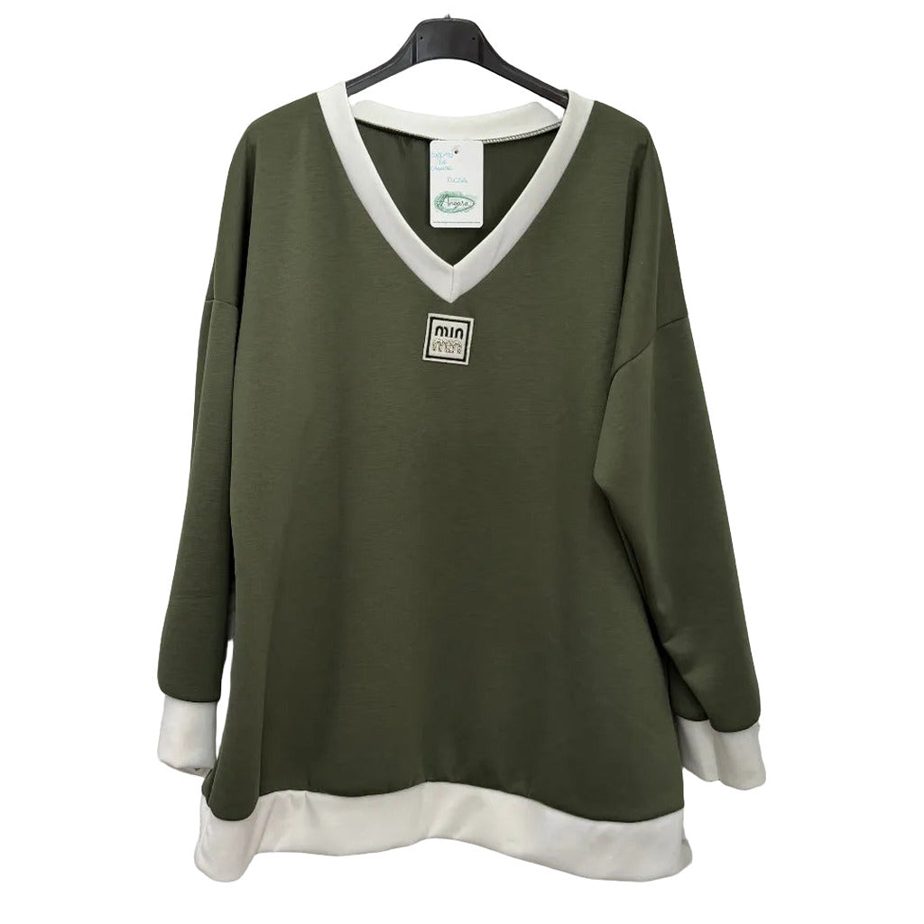 Chandal rosa en color Verde caza sobre fondo blanco para mujer Angara Moda